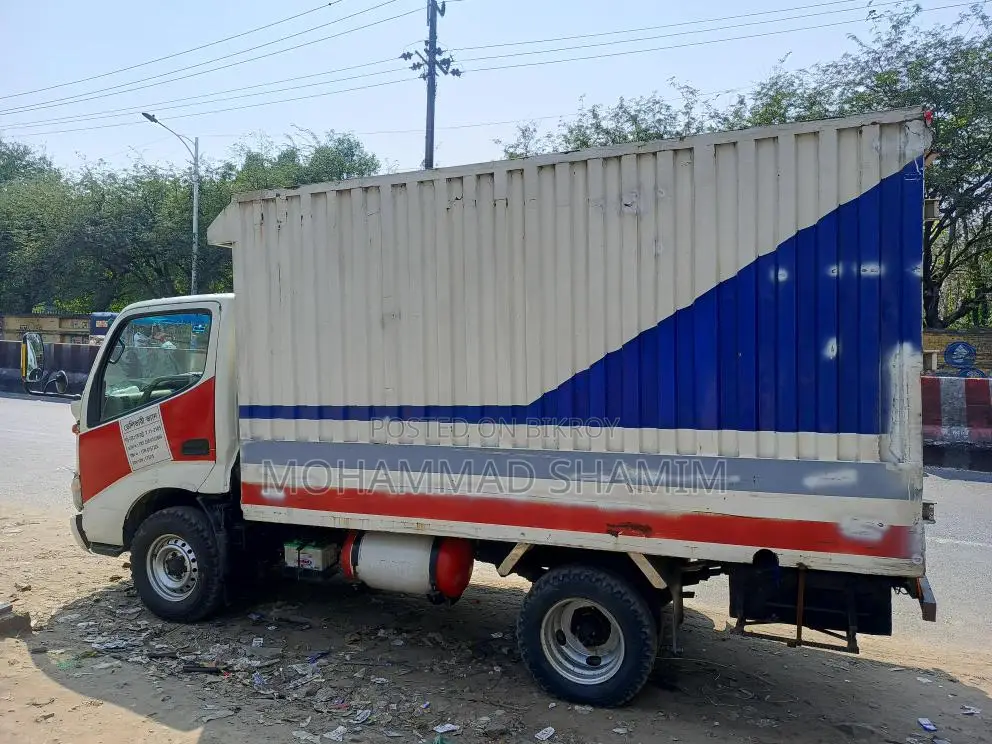 Toyota DYNA 2005
