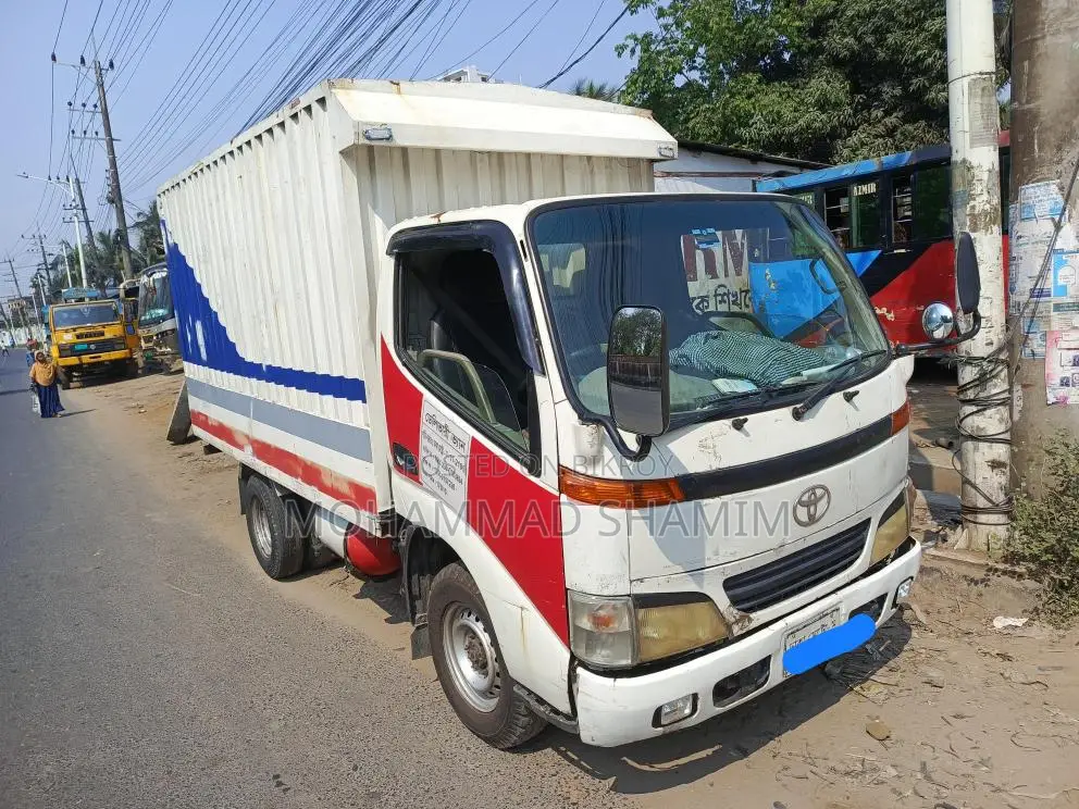 Toyota DYNA 2005