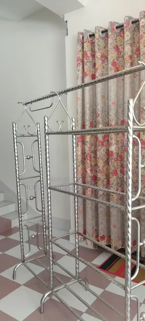 স্টিলের আলনা