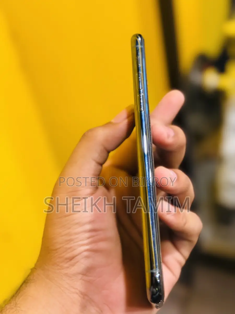 Apple iPhone 11 Pro Max . (Used)