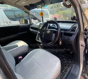 Toyota Noah key start 2011