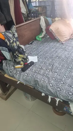 খাটটি বিক্রি হবে।