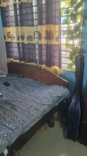 খাটটি বিক্রি হবে।
