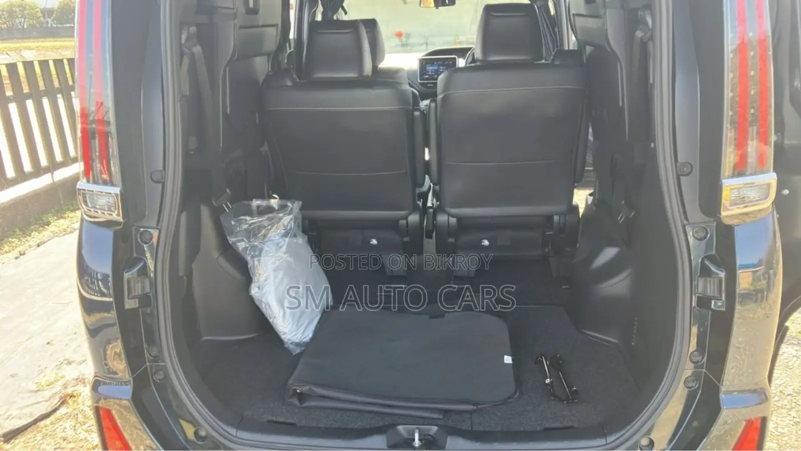 Toyota Noah Hybrid WXB Mica Blue 2021