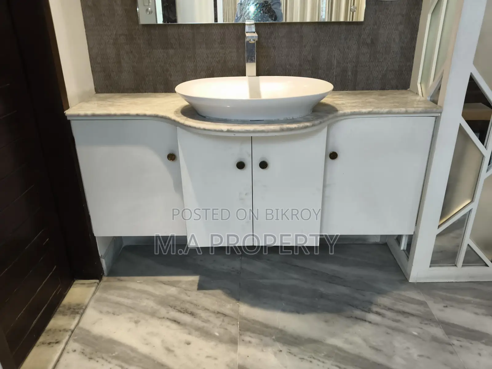 Luxury Fully Furnish 3-bed Apartment Rent 3000sqft