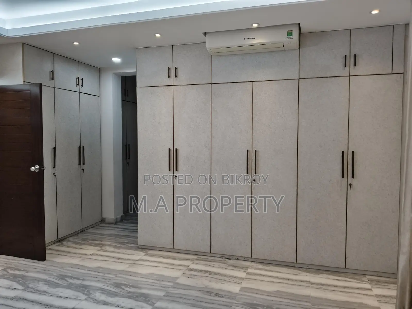 Luxury Fully Furnish 3-bed Apartment Rent 3000sqft