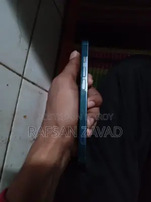 Apple iPhone 13 (Used)