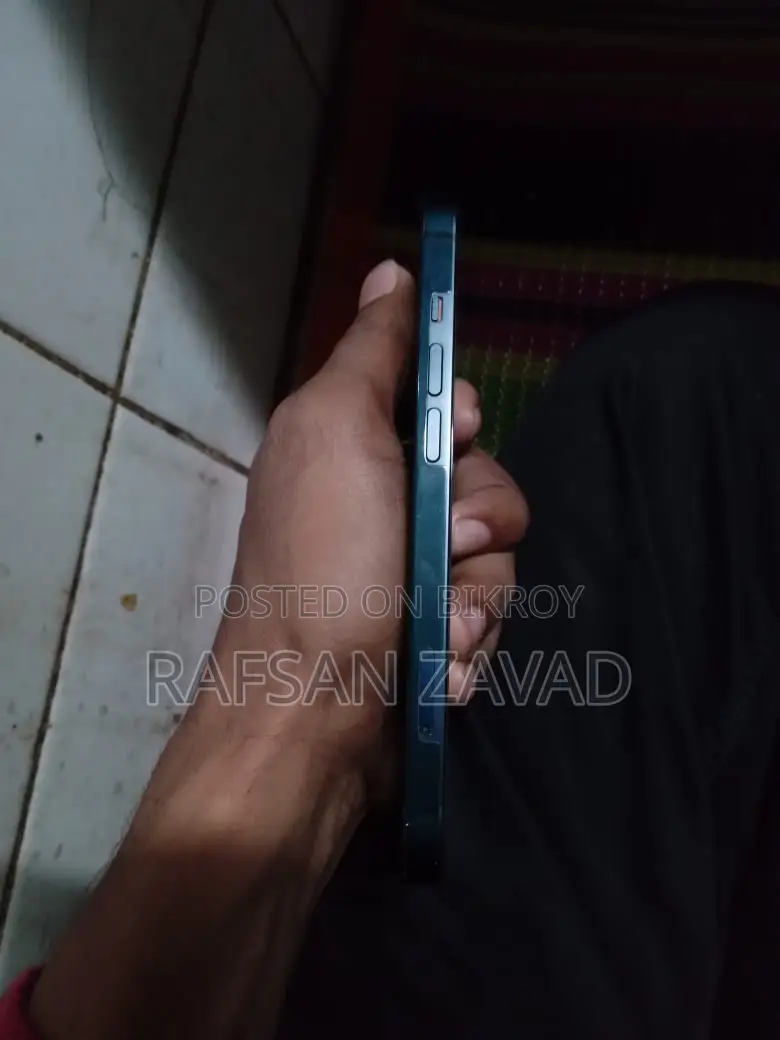 Apple iPhone 13 (Used)