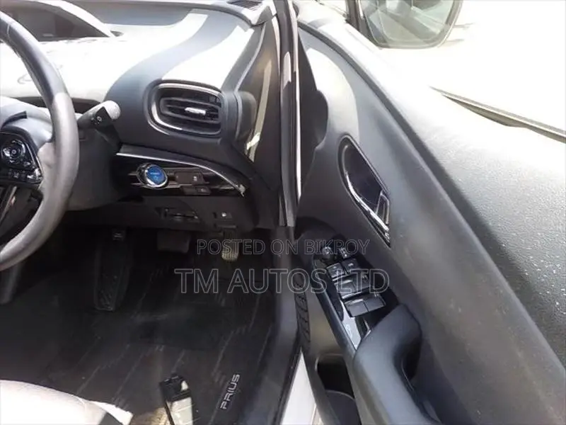 Toyota Prius S LED PKG 4.0 PEARL 2020