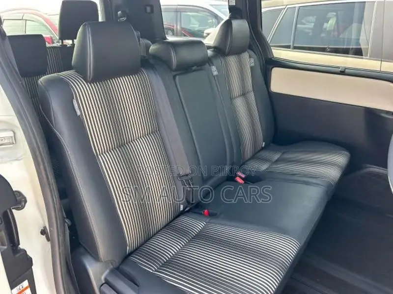 Toyota Noah Non Hybrid WXB Pearl 2020