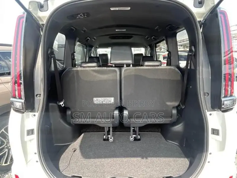 Toyota Noah Non Hybrid WXB Pearl 2020