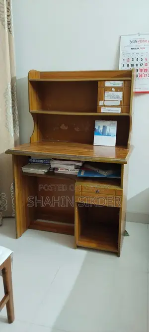 পড়ার টেবিল