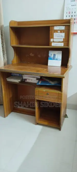 পড়ার টেবিল