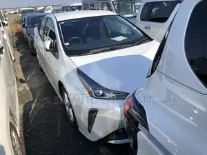 Toyota Prius S Safety Plus Pearl 2021