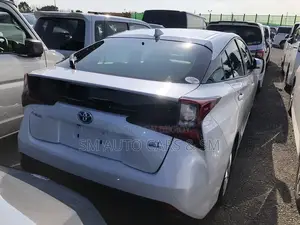 Toyota Prius S Safety Plus Pearl 2021