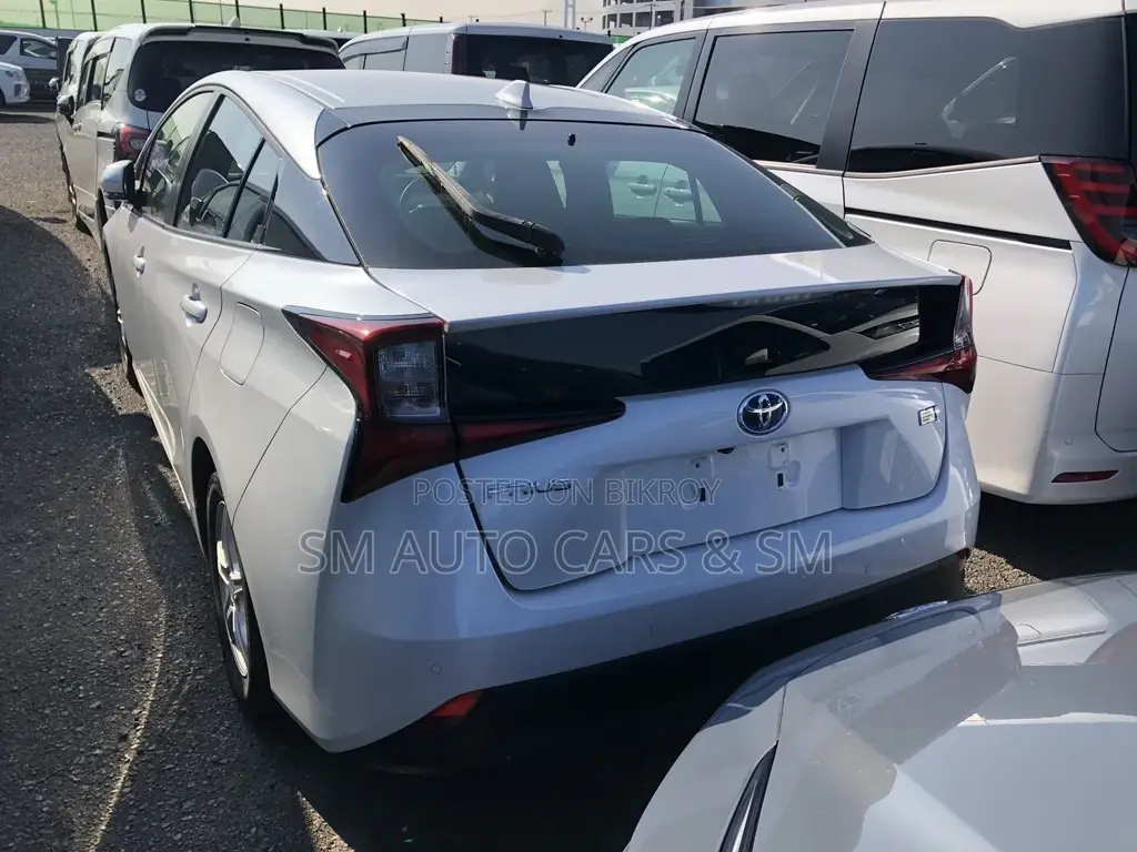 Toyota Prius S Safety Plus Pearl 2021