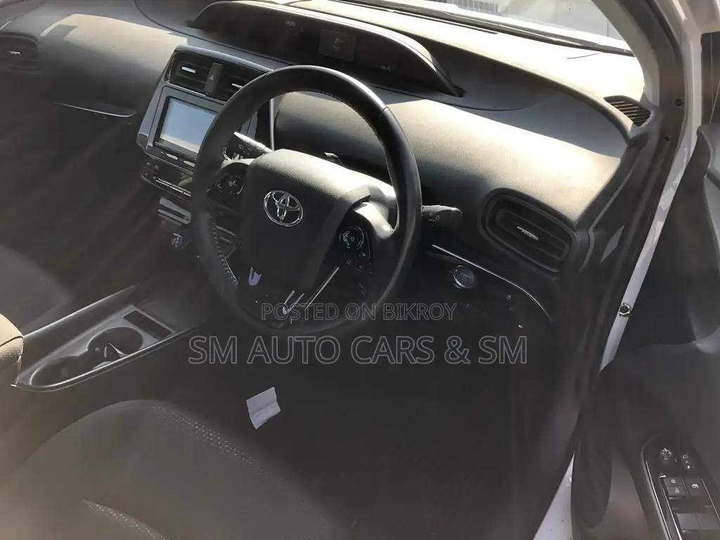 Toyota Prius S Safety Plus Pearl 2021