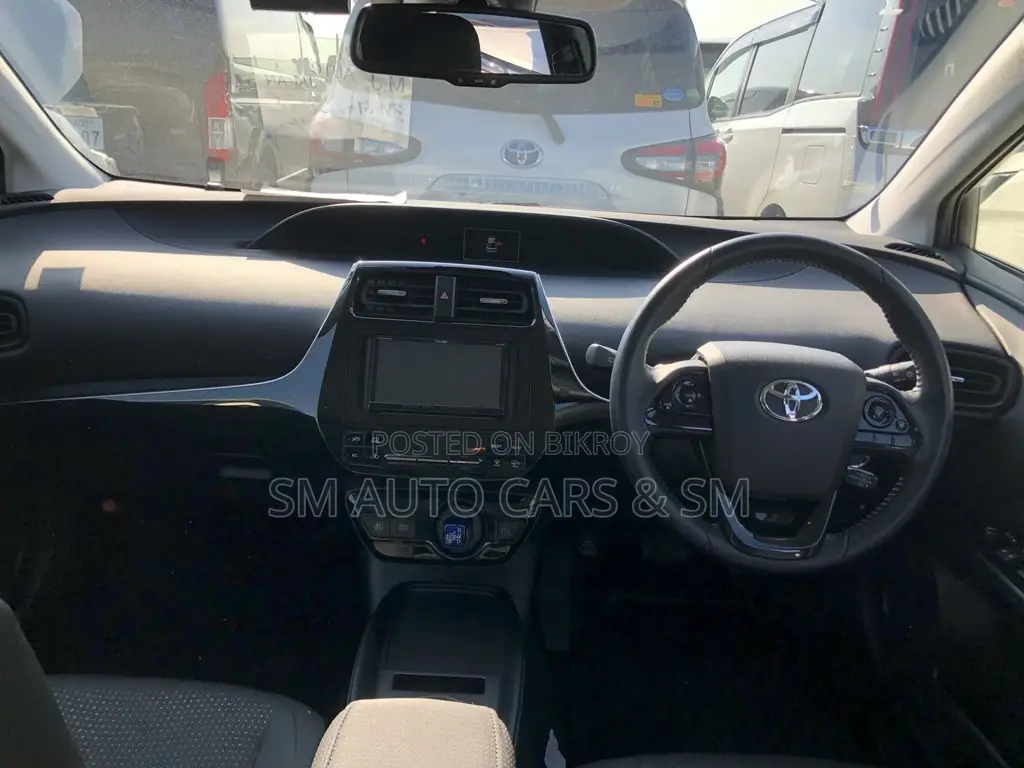 Toyota Prius S Safety Plus Pearl 2021