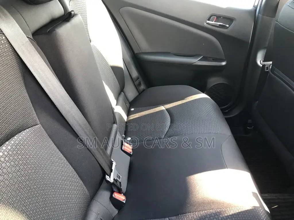 Toyota Prius S Safety Plus Pearl 2021