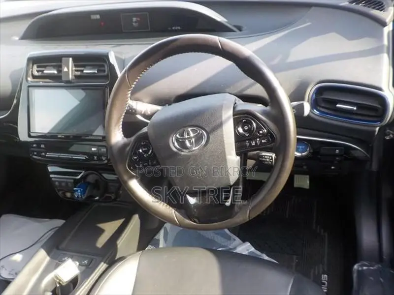 Toyota Prius S-T-S Pack. 2021