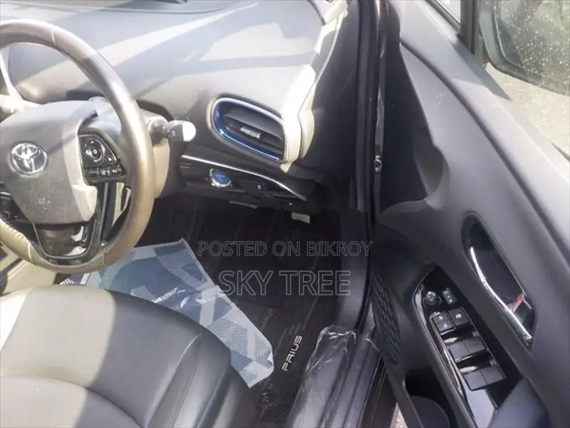 Toyota Prius S-T-S Pack. 2021