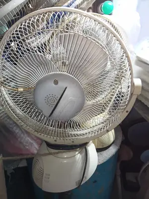 চার্জার ফ্যান টেবিল