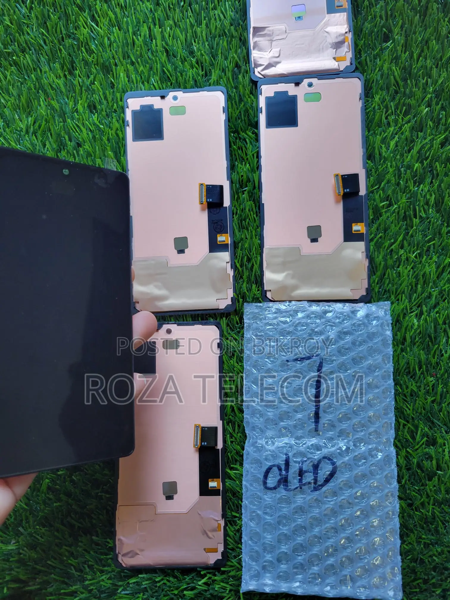 Google Pixel 7 soft OLED display