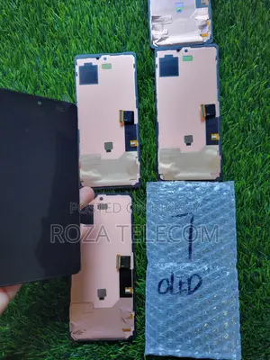 Google Pixel 7 soft OLED display