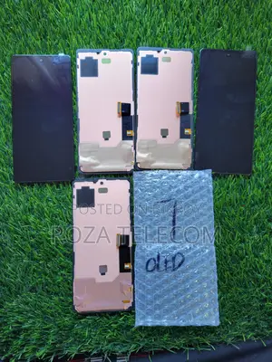 Google Pixel 7 soft OLED display