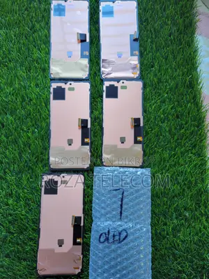 Google Pixel 7 soft OLED display