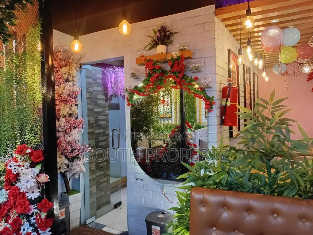 সাউথ সাইড ১৫৭৫ বর্গফুট রানিং রেস্টুরেন্ট বিক্রয়
