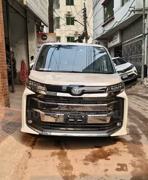 Toyota Noah SZ PACKAGE HYBRID.. 2022