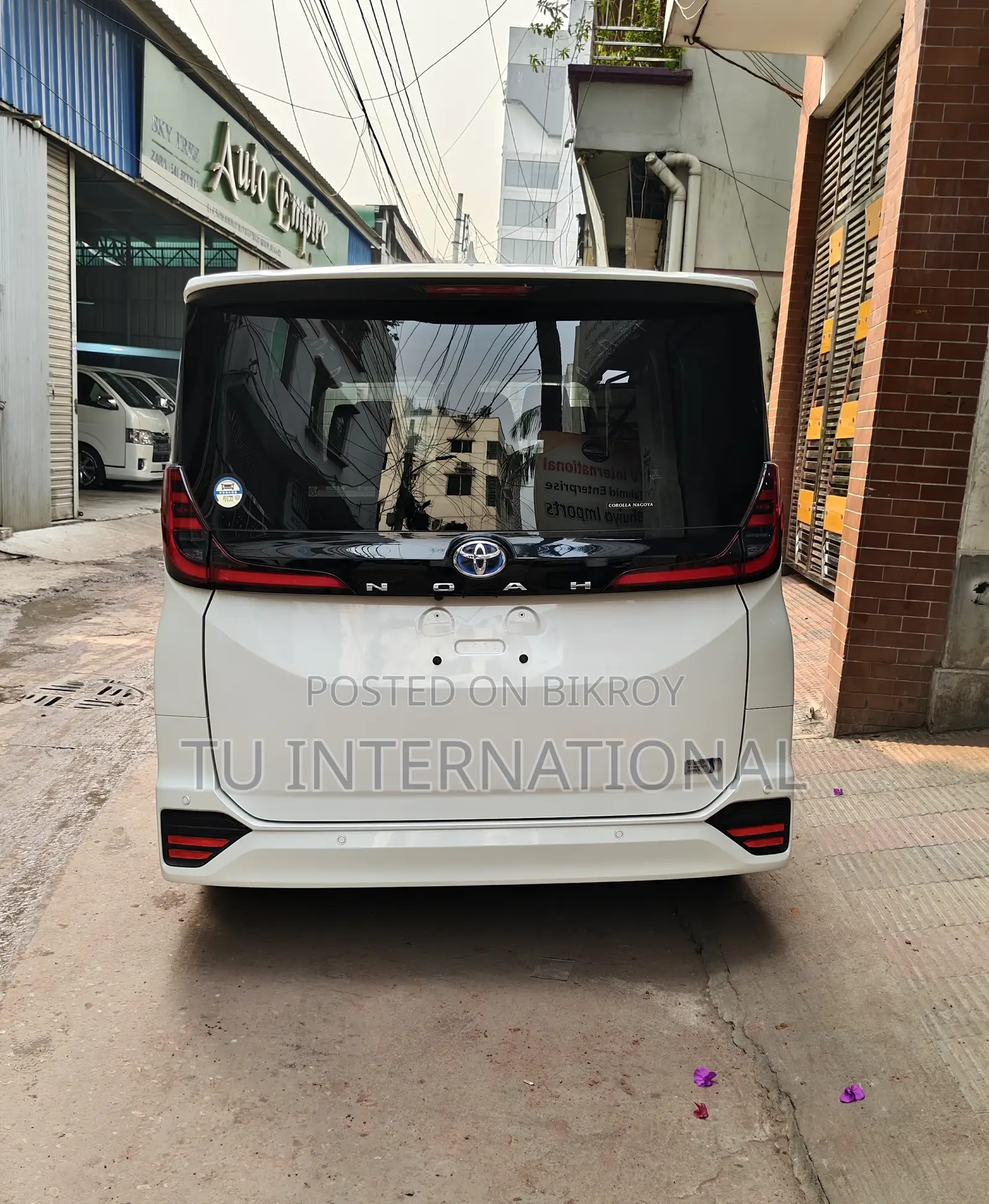 Toyota Noah SZ PACKAGE HYBRID.. 2022