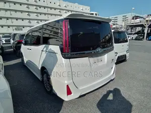 Toyota Noah SI WXB 3 HYB 3.5 2020