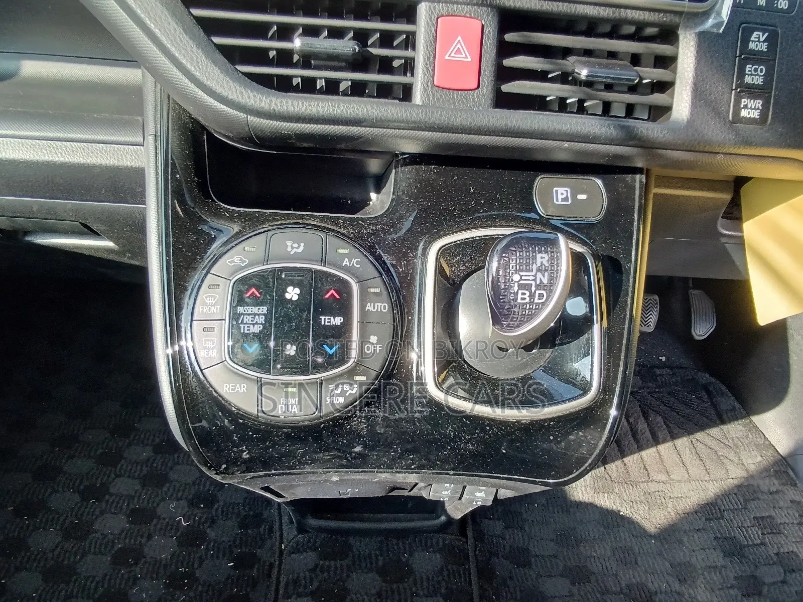 Toyota Noah SI WXB 3 HYB 3.5 2020