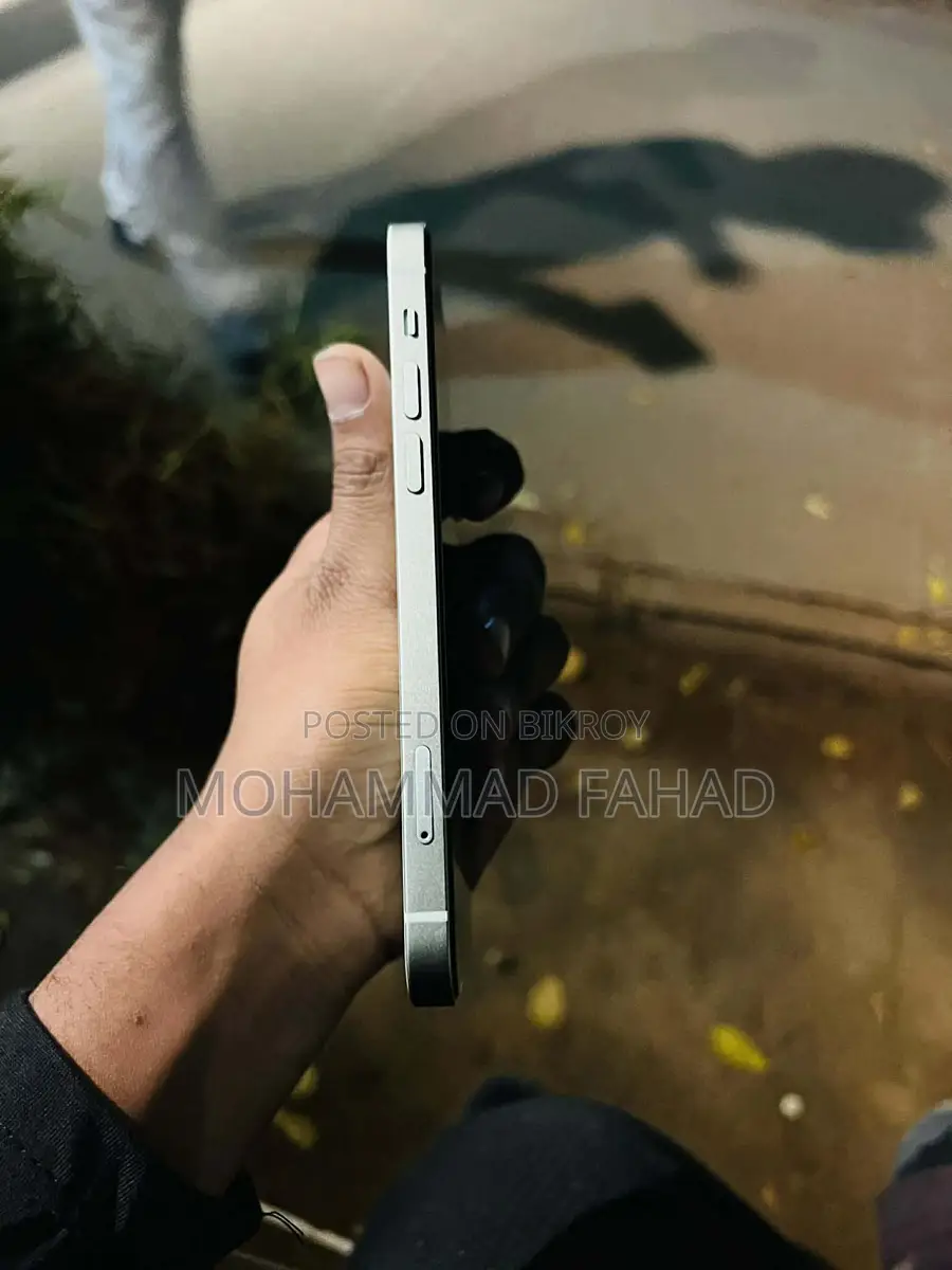 Apple iPhone 12 (Used)