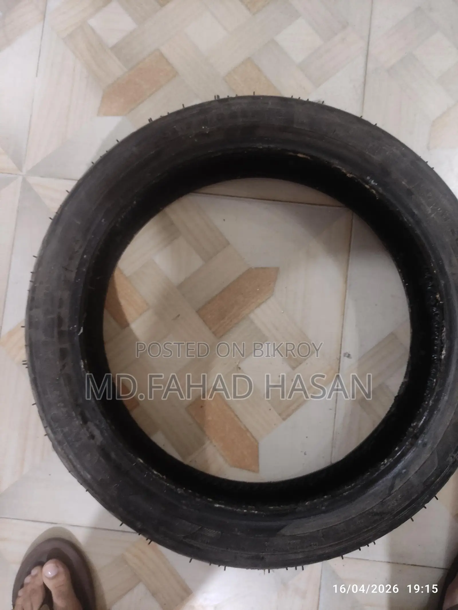 মোটরসাইকেলের রিসোলিং টায়ার