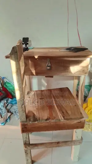 ২ মাস ব্যবহার করা চেয়ার টেবিল বিক্রয় হবে।