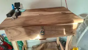 ২ মাস ব্যবহার করা চেয়ার টেবিল বিক্রয় হবে।