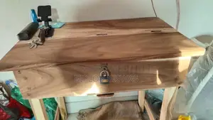২ মাস ব্যবহার করা চেয়ার টেবিল বিক্রয় হবে।