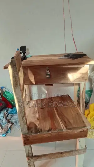২ মাস ব্যবহার করা চেয়ার টেবিল বিক্রয় হবে।