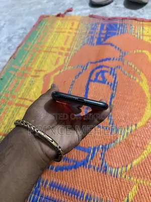 Apple iPhone XR (Used)