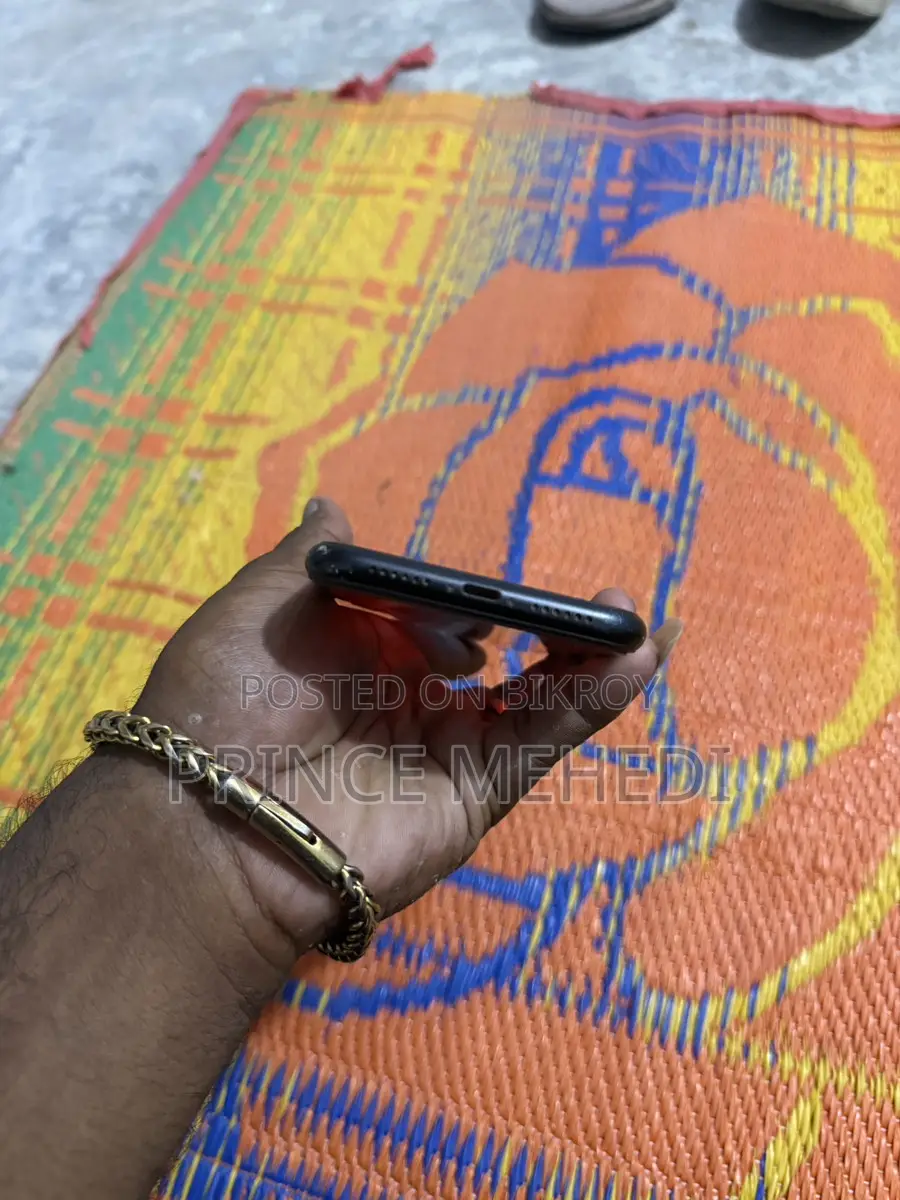 Apple iPhone XR (Used)