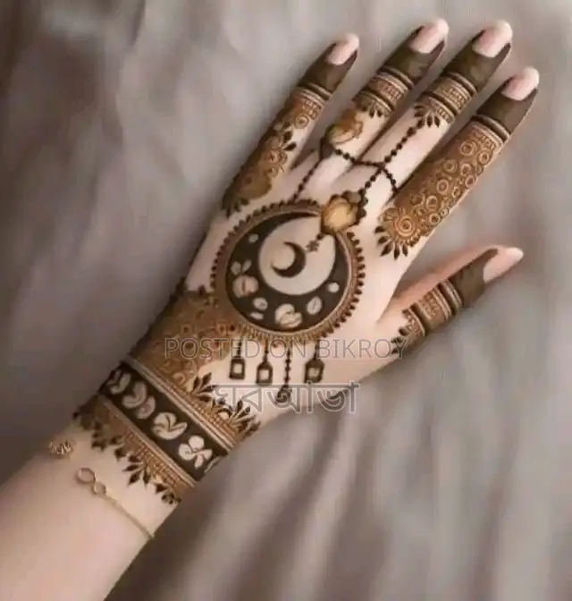 ঘরে বসেই মেহেদীর জাদু