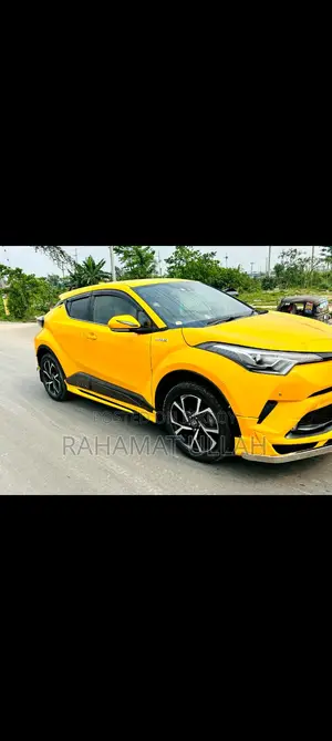 Toyota C-HR . 2017