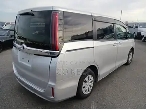 Toyota Noah X PACKAGE NON-HYBRID 2021