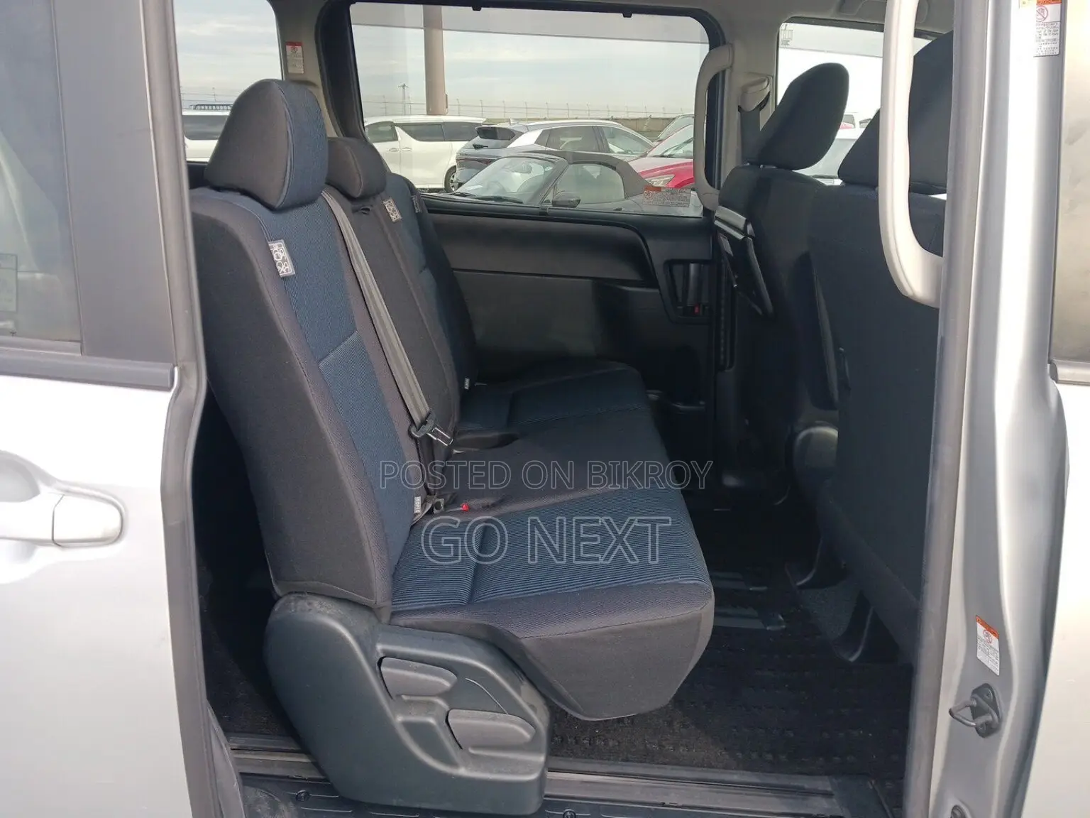 Toyota Noah X PACKAGE NON-HYBRID 2021