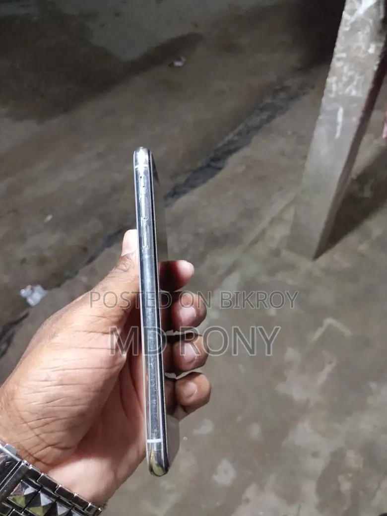 Apple iPhone X (Used)