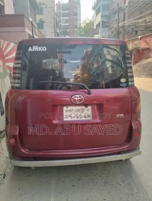 Toyota Sienta 2004