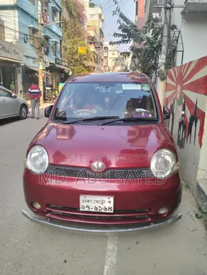 Toyota Sienta 2004
